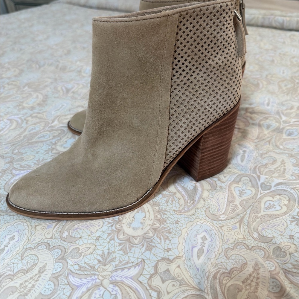 Steve Madden Replay Taupe Nubuck Ankle Boots